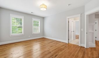 3555 N DICKERSON St, Arlington, VA 22207
