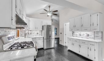 19 CENTER St, Barnegat, NJ 08005