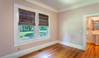 15 8th St, Apalachicola, FL 32320