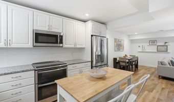 8901 BATTERY Pl 34, Bethesda, MD 20814