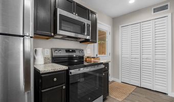 67 W 8TH St, Atlantic Beach, FL 32233