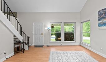 404 Applestone Dr, Ballwin, MO 63021