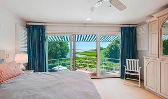 275 Boston Neck Rd, Narragansett, RI 02882
