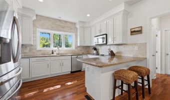 16 Blueberry Hill Rd, Bridgewater, CT 06752