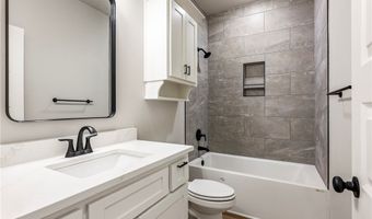18 Winchelsea Ln, Bella Vista, AR 72714