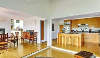 25 Fort Hill Rd, Bristol, RI 02809