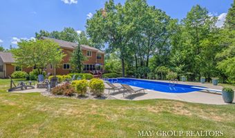 5254 Canyon River Dr NE, Ada, MI 49301