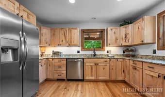 407 Signature Ridge Rd, Banner Elk, NC 28604