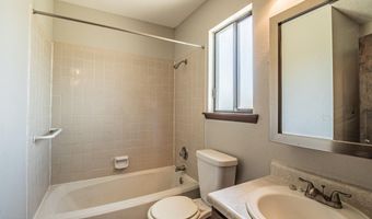 612 HONEYLOCUST St, Bloomfield, NM 87413