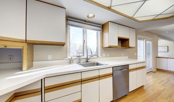 3682 Tanglewood Ct, Ann Arbor, MI 48105