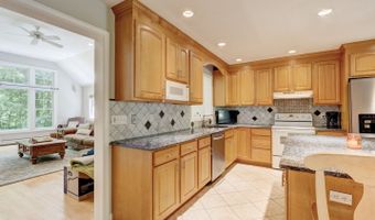 35 Woodsedge Ct, Berlin, CT 06037