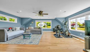 21 Lakeview Rd, Brookfield, CT 06804