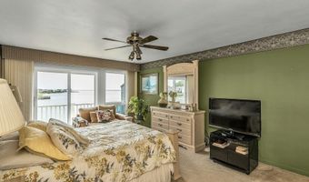 4 Victoria Dr, Amityville, NY 11701