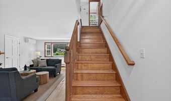 10 Hemlock Rd, Andover, MA 01810