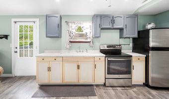 8 Bush Ave, Allenstown, NH 03275