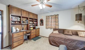 4 Lakeridge Dr, Arkansas City, KS 67005