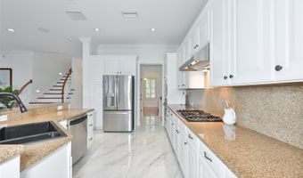5318 LOON NEST Ct, Apollo Beach, FL 33572
