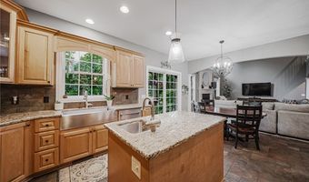 985 W Martin Ave, Amherst, OH 44001