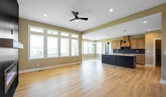 610 Ellis Cir, Adel, IA 50003