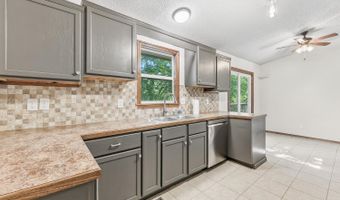 636 Dublin Dr, Andover, KS 67002