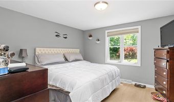 14 Deer Run Dr, Coventry, RI 02816