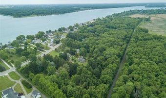 9404 River Rd, Algonac, MI 48001