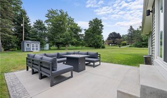 1203 Greenfield Dr, Alden, NY 14004
