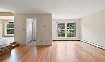 1909 N NICHOLAS St, Appleton, WI 54914
