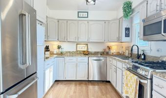 3851 N GALENA Ct, Arlington Heights, IL 60004