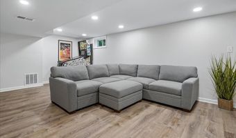3536 N DICKERSON St, Arlington, VA 22207