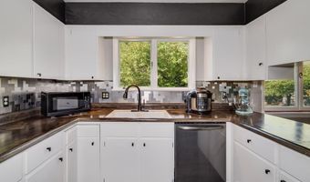 600 MANOR Ln, Cheyenne, WY 82009