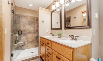 408 N Oak Ridge Rd, Brandon, SD 57005