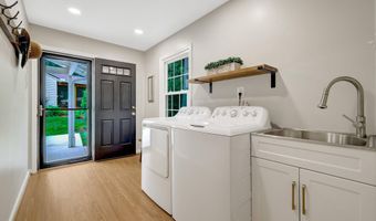 8104 BRIAR CREEK Dr, Annandale, VA 22003