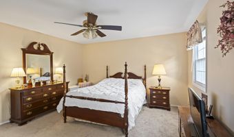 11 Westchester Dr, Albany, NY 12205