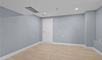 20 Summer St, Newport, RI 02840