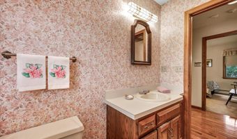 2 Sachem Dr, Cromwell, CT 06416