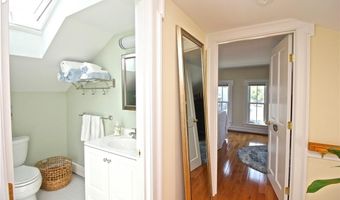 105 John St, Newport, RI 02840
