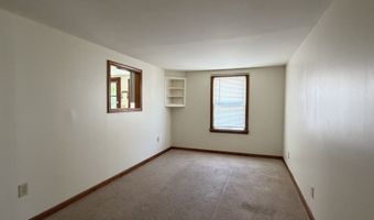 30 Aceto St, Branford, CT 06405