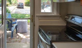 8 AUBURN Ct #A, Alexandria, VA 22305