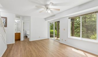 2692 S Embers Ln, Arlington Heights, IL 60005