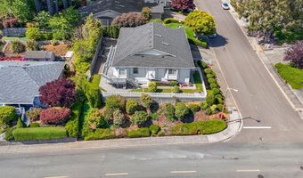815 CRESTWOOD Pl, Brookings, OR 97415