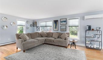 53 River Run Rd, Middletown, RI 02842