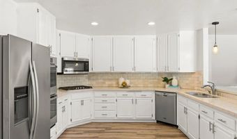 2084 Roberts Pl, Escondido, CA 92029