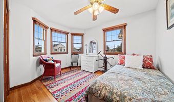 16 Gibbs Rd, Amity Harbor, NY 11701