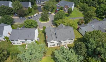 10604 MAPLECREST Ln, Potomac, MD 20854