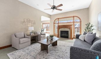 417 E Meadowlark Cir, Brandon, SD 57005