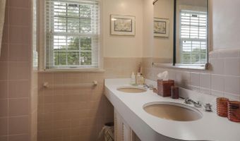 9921 KENTSDALE Dr, Potomac, MD 20854
