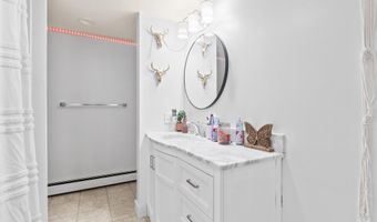 14 Lakeshore Dr, Belgrade, ME 04918