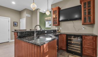 12 White Oak Ln 112, Aberdeen, NJ 07747