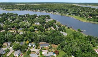 9 Foster St, Barrington, RI 02806